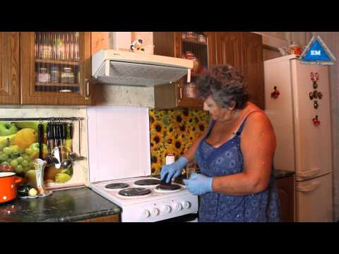 Как отмыть плиту на кухне от жира народными средствами